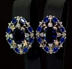Серебряные серьги 925 пробы с позолотой 375 пробы 6,65 г с синими та белыми Фианитами 10,55 карат Серебряные серьги 925 пробы с позолотой 375 пробы 6,65 г с синими та белыми Фианитами 10,55 карат