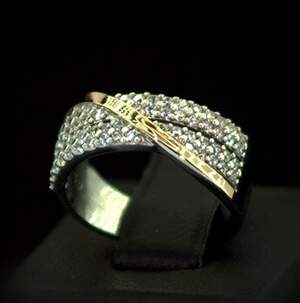 Серебряное кольцо 925 пробы с позолотой 375 пробы 4,57 г с белыми Фианитами 1,1 карат Серебряное кольцо 925 пробы с позолотой 375 пробы 4,57 г с белыми Фианитами 1,1 карат