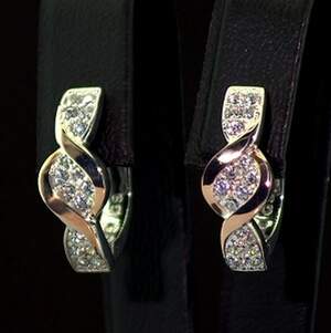 Серебряные серьги 925 пробы с позолотой 375 пробы 4,19 г с белыми Фианитами 1 карат Серебряные серьги 925 пробы с позолотой 375 пробы 4,19 г с белыми Фианитами 1 карат