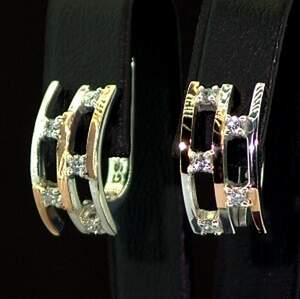 Серебряные серьги 925 пробы с позолотой 375 пробы 3,9 г с белыми Фианитами 0,6 карат Серебряные серьги 925 пробы с позолотой 375 пробы 3,9 г с белыми Фианитами 0,6 карат