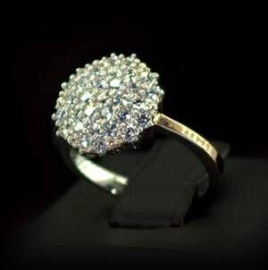 Серебряное кольцо 925 пробы с позолотой 375 пробы 3,89 г с белыми Фианитами 1,9 карат Серебряное кольцо 925 пробы с позолотой 375 пробы 3,89 г с белыми Фианитами 1,9 карат
