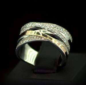 Серебряное кольцо 925 пробы с позолотой 375 пробы 6,24 г с белыми Фианитами 0,85 карат Серебряное кольцо 925 пробы с позолотой 375 пробы 6,24 г с белыми Фианитами 0,85 карат