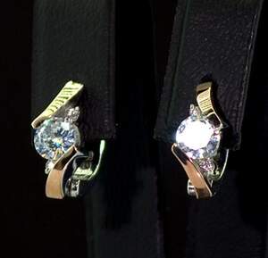 Серебряные серьги 925 пробы с позолотой 375 пробы 3,04 г с белыми Фианитами 1,25 карат Серебряные серьги 925 пробы с позолотой 375 пробы 3,04 г с белыми Фианитами 1,25 карат