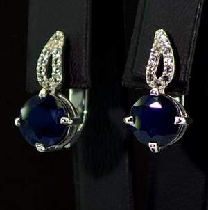 Серебряные серьги 925 пробы 4,53 г с синими та белыми Фианитами 3,9 карат Серебряные серьги 925 пробы 4,53 г с синими та белыми Фианитами 3,9 карат