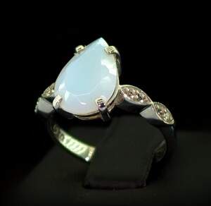 Серебряное кольцо 925 пробы 3,37 г с Опалом и фианитами 3,55 карат Серебряное кольцо 925 пробы 3,37 г с Опалом и фианитами 3,55 карат