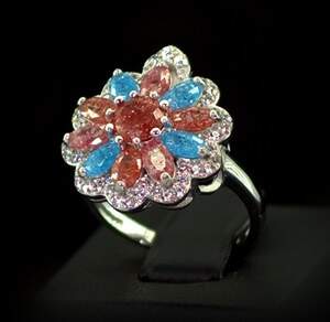 Серебряное кольцо 925 пробы 5,92 г со сніжними Кварцами и цирконами 4,6 карат Серебряное кольцо 925 пробы 5,92 г со сніжними Кварцами и цирконами 4,6 карат