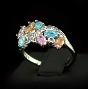 Серебряное кольцо 925 пробы 3,22 г со сніжними Кварцами и цирконами 4,9 карат Серебряное кольцо 925 пробы 3,22 г со сніжними Кварцами и цирконами 4,9 карат