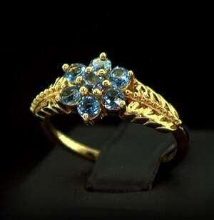 Срібна каблучка 925 проби з позолотою 750 проби2,7 г зі швейцарськими Топазами 1,01 карат Срібна каблучка 925 проби з позолотою 750 проби2,7 г зі швейцарськими Топазами 1,01 карат