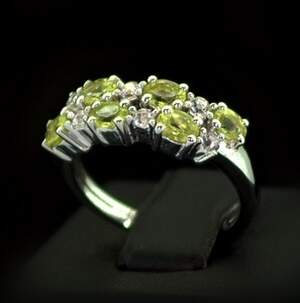 Срібна каблучка 925 проби 3,2 г з єгипетськими Перидотами та топазами зі США 1,2 карат Срібна каблучка 925 проби 3,2 г з єгипетськими Перидотами та топазами зі США 1,2 карат