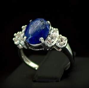 Срібна каблучка 925 проби 3,23 г з Лазуритом та топазами зі США 2,77 карат Срібна каблучка 925 проби 3,23 г з Лазуритом та топазами зі США 2,77 карат