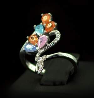 Срібна каблучка 925 проби 3,75 г зі сніжними Кварцами та цирконами 4,3 карат Срібна каблучка 925 проби 3,75 г зі сніжними Кварцами та цирконами 4,3 карат