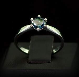 Серебряное кольцо 925 пробы 1,81 г с Топазом Лондон Блу 1,04 карат Серебряное кольцо 925 пробы 1,81 г с Топазом Лондон Блу 1,04 карат