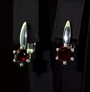 Серебряные серьги 925 пробы 3,41 г с чеськими Гранатами 2,02 карат Серебряные серьги 925 пробы 3,41 г с чеськими Гранатами 2,02 карат
