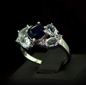 Серебряное кольцо 925 пробы 4,28 г с в'єтнамським Сапфіром, бразильскими топазами та фианитами 4,85 карат Серебряное кольцо 925 пробы 4,28 г с в'єтнамським Сапфіром, бразильскими топазами та фианитами 4,85 карат