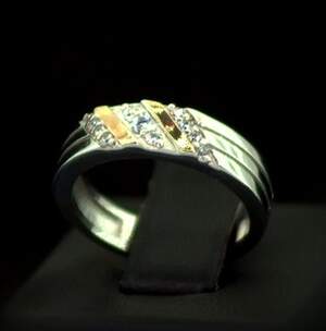 Серебряное кольцо 925 пробы с позолотой 375 пробы 3,15 г с белыми Фианитами 0,25 карат Серебряное кольцо 925 пробы с позолотой 375 пробы 3,15 г с белыми Фианитами 0,25 карат