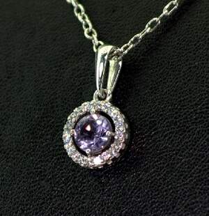 Срібна підвіска 925 проби 1,3 г з бразильським Аметистом та фіанітами 1,14 карат Срібна підвіска 925 проби 1,3 г з бразильським Аметистом та фіанітами 1,14 карат