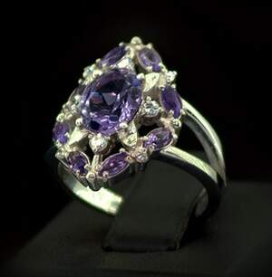 Срібна каблучка 925 проби 5,47 г з рожевими шрі-ланкійськими Аметистами та фіанітами 3,32 карат Срібна каблучка 925 проби 5,47 г з рожевими шрі-ланкійськими Аметистами та фіанітами 3,32 карат