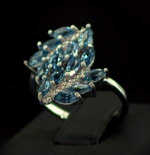 Срібна каблучка 925 проби 3,47 г з Топазами Лондон Блу 2,38 карат Срібна каблучка 925 проби 3,47 г з Топазами Лондон Блу 2,38 карат