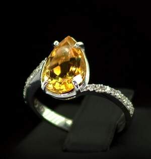 Срібна каблучка 925 проби 3,3 г з Цитрином зі США та фіанітами 7,49 карат Срібна каблучка 925 проби 3,3 г з Цитрином зі США та фіанітами 7,49 карат