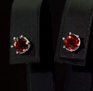 Срібні сережки 925 проби 2,08 г з чеськими Гранатами 1,06 карат Срібні сережки 925 проби 2,08 г з чеськими Гранатами 1,06 карат