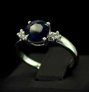 Срібна каблучка 925 проби 2,66 г зі шрі-ланкійським Сапфіром класу АААА та цирконами 2,12 карат