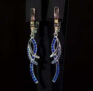 Срібні сережки 925 проби з позолотою 375 проби 4,34 г з синіми Фіанітами 1,15 карат Срібні сережки 925 проби з позолотою 375 проби 4,34 г з синіми Фіанітами 1,15 карат