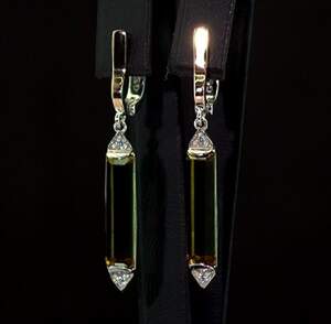 Срібні сережки 925 проби з позолотою 375 проби 5,62 г з коричневими та білими Фіанітами 7,65 карат Срібні сережки 925 проби з позолотою 375 проби 5,62 г з коричневими та білими Фіанітами 7,65 карат