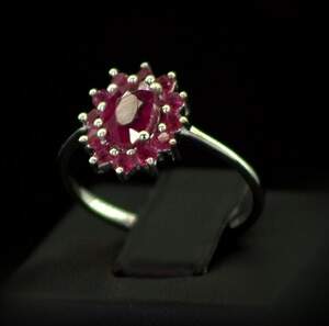 Срібна каблучка 925 проби 2,25 г з африканськими Роял Рубінами класу АААА 1,62 карат Срібна каблучка 925 проби 2,25 г з африканськими Роял Рубінами класу АААА 1,62 карат