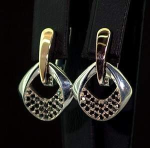 Срібні сережки 925 проби з позолотою 375 проби 6,65 г з чорними Фіанітами 0,95 карат Срібні сережки 925 проби з позолотою 375 проби 6,65 г з чорними Фіанітами 0,95 карат