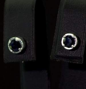 Срібні сережки 925 проби 2,07 г з в'єтнамськими Сапфірами 0,74 карат Срібні сережки 925 проби 2,07 г з в'єтнамськими Сапфірами 0,74 карат
