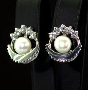 Срібні сережки 925 проби 4,5 г з Перлинами та цирконами 3,2 карат Срібні сережки 925 проби 4,5 г з Перлинами та цирконами 3,2 карат