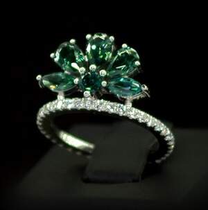 Серебряное кольцо 925 пробы 3,52 г с Олександритами и фианитами 2,47 карат Серебряное кольцо 925 пробы 3,52 г с Олександритами и фианитами 2,47 карат