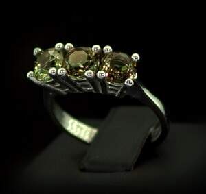 Серебряное кольцо 925 пробы 5,27 г с турецкими Султанітами класса AAAA 3,77 карат Серебряное кольцо 925 пробы 5,27 г с турецкими Султанітами класса AAAA 3,77 карат