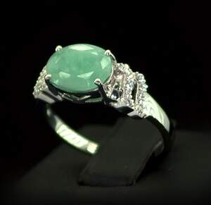 Серебряное кольцо 925 пробы 2,88 г с бразильским Смарагдом класса АААА и цирконами 3,16 карат Серебряное кольцо 925 пробы 2,88 г с бразильским Смарагдом класса АААА и цирконами 3,16 карат