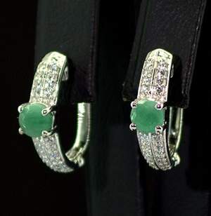 Серебряные серьги 925 пробы 4,36 г с бразильскими Изумрудами класса АААА и цирконами 1,53 карат Серебряные серьги 925 пробы 4,36 г с бразильскими Изумрудами класса АААА и цирконами 1,53 карат
