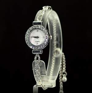 Кварцевий жіночий годинник з білими фіанітами Кварцевий жіночий годинник з білими фіанітами