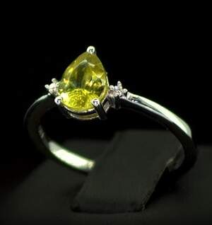 Срібна каблучка 925 проби 2,16 г з норвезьким Сфенон та цирконами 1,29 карат Срібна каблучка 925 проби 2,16 г з норвезьким Сфенон та цирконами 1,29 карат