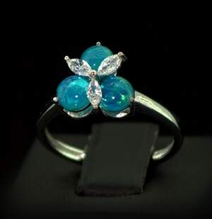 Срібна каблучка 925 проби 2,33 г з блакитними ефіопськими Опалами класу АААА та цирконами 1,2 карат Срібна каблучка 925 проби 2,33 г з блакитними ефіопськими Опалами класу АААА та цирконами 1,2 карат