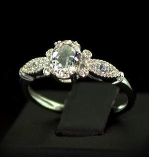 Срібна каблучка 925 проби 2,31 г з бразильським Морганітом та цирконами 1,16 карат Срібна каблучка 925 проби 2,31 г з бразильським Морганітом та цирконами 1,16 карат