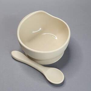 Тарілка ложка та вилка