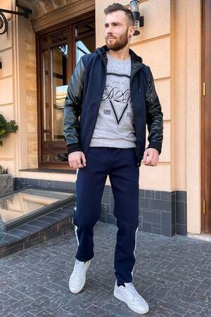 ЧОЛОВІЧА КУРТКА З КАПЮШОНОМ ТЕМНО-СИНЬОГО КОЛЬОРУ