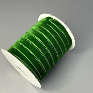 Бархатная лента декоративная 1см боб. 46м. цвет трава