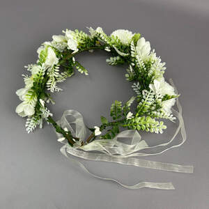 Весенний веночек с цветами азалии - белый