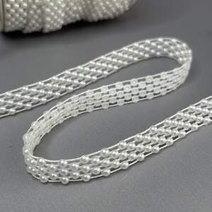 Декоративная тесьма 13 мм с полубусинами на нитке VX21 - белая