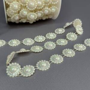 Декоративная тесьма 16 мм с полубусинами на нитке 30/1 - айвори с АВ Декоративная тесьма 16 мм с полубусинами на нитке 30/1 - айвори с АВ