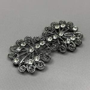 Декоративная застежка-крючок для одежды 3,5х6 см - графит #106108 Декоративная застежка-крючок для одежды 3,5х6 см - графит #106108