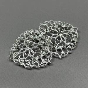 Декоративная застежка-крючок для одежды 3,5х7 см - светлое серебро #106404 Декоративная застежка-крючок для одежды 3,5х7 см - светлое серебро #106404