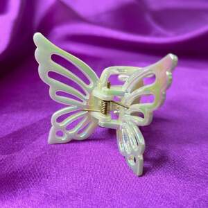 Заколка пластик Бабочка для волос 6 см - перламутр Заколка пластик Бабочка для волос 6 см - перламутр