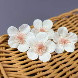 Искусственный цветок вишни 3 см - молочный