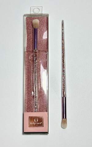 Кисточка для макияжа маленькая от Ruby Face, золото